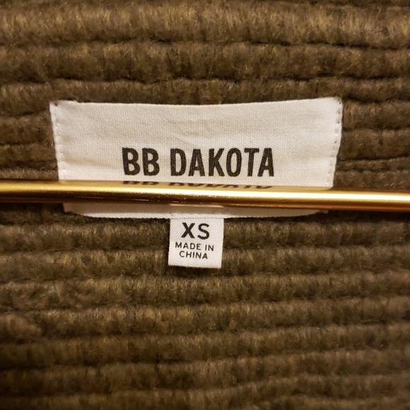 BB Dakota grey clasp front jacket. - Picture 2 of 4